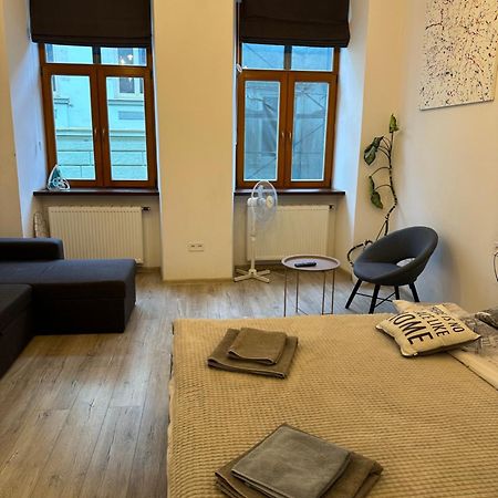 Apartment Vip Virmenska Street Λβιβ Εξωτερικό φωτογραφία
