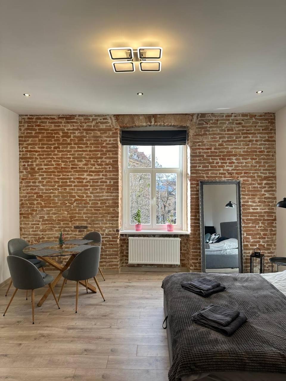 Apartment Vip Virmenska Street Λβιβ Εξωτερικό φωτογραφία